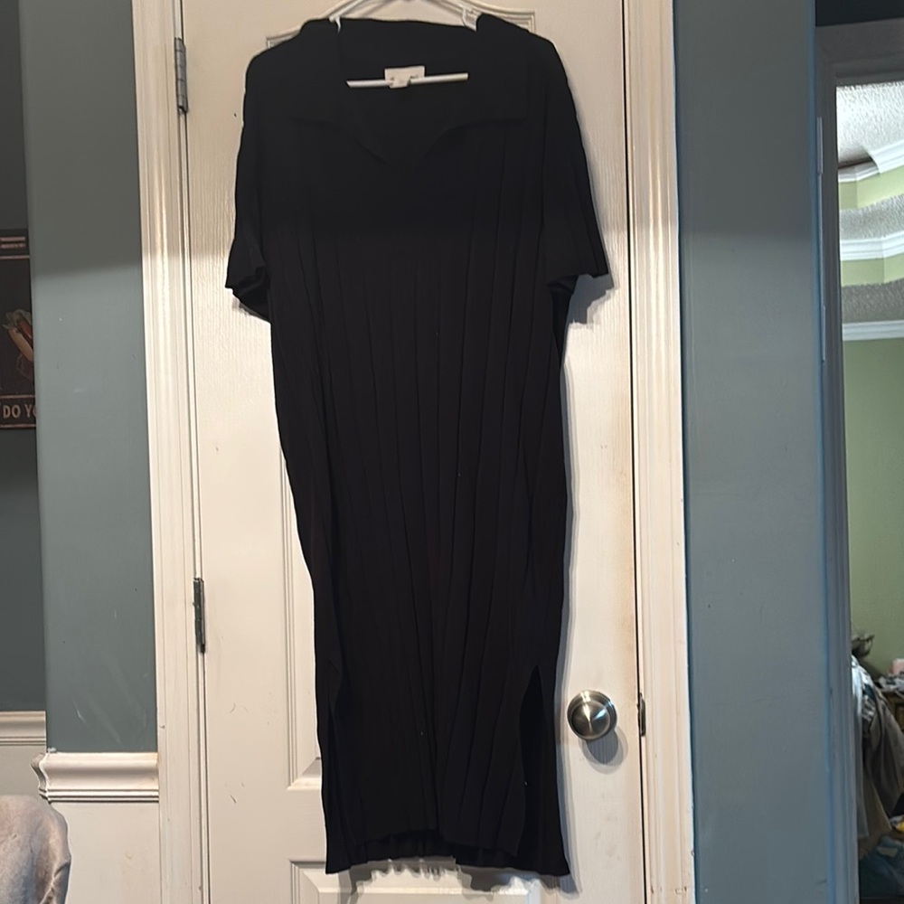 3/$30 H&M Black Midi Sheath Dress Crew Neck Casual Size Medium